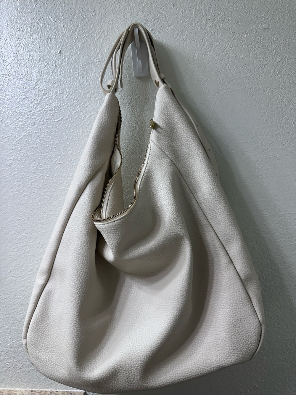 GAP Soft Hobo Shoulder Bag in Eggshell white
